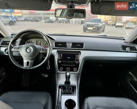 Серый Фольксваген Пассат, объемом двигателя 2.48 л и пробегом 215 тыс. км за 9950 $, фото 21 на Automoto.ua