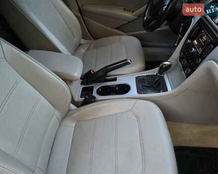 Серый Фольксваген Пассат, объемом двигателя 2.5 л и пробегом 241 тыс. км за 7450 $, фото 35 на Automoto.ua