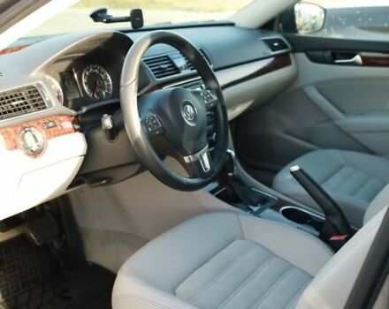 Серый Фольксваген Пассат, объемом двигателя 2.5 л и пробегом 140 тыс. км за 9900 $, фото 38 на Automoto.ua