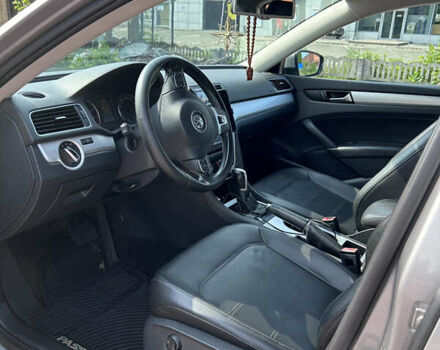 Серый Фольксваген Пассат, объемом двигателя 2.5 л и пробегом 266 тыс. км за 9500 $, фото 7 на Automoto.ua