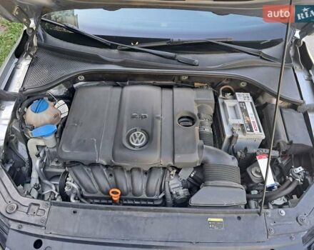 Серый Фольксваген Пассат, объемом двигателя 2.5 л и пробегом 222 тыс. км за 9999 $, фото 3 на Automoto.ua