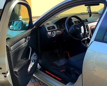 Серый Фольксваген Пассат, объемом двигателя 2.5 л и пробегом 295 тыс. км за 8999 $, фото 2 на Automoto.ua