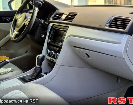 Серый Фольксваген Пассат, объемом двигателя 2.5 л и пробегом 330 тыс. км за 9500 $, фото 6 на Automoto.ua