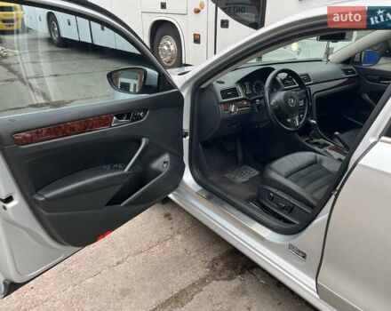 Серый Фольксваген Пассат, объемом двигателя 2.5 л и пробегом 180 тыс. км за 12000 $, фото 13 на Automoto.ua