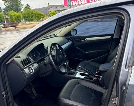 Серый Фольксваген Пассат, объемом двигателя 2.5 л и пробегом 226 тыс. км за 10500 $, фото 5 на Automoto.ua