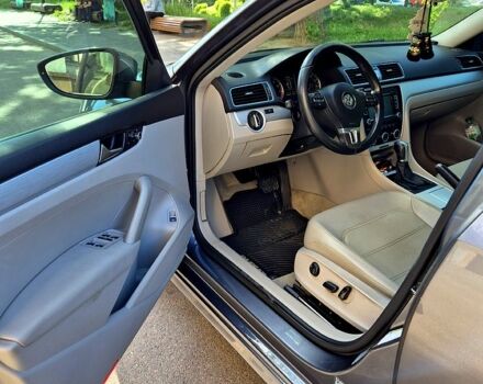 Серый Фольксваген Пассат, объемом двигателя 2.5 л и пробегом 330 тыс. км за 9500 $, фото 8 на Automoto.ua