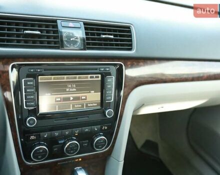 Серый Фольксваген Пассат, объемом двигателя 2.5 л и пробегом 140 тыс. км за 9900 $, фото 47 на Automoto.ua