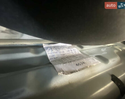 Сірий Фольксваген Пассат, об'ємом двигуна 2.48 л та пробігом 226 тис. км за 11000 $, фото 9 на Automoto.ua