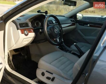 Серый Фольксваген Пассат, объемом двигателя 2.5 л и пробегом 140 тыс. км за 9900 $, фото 16 на Automoto.ua