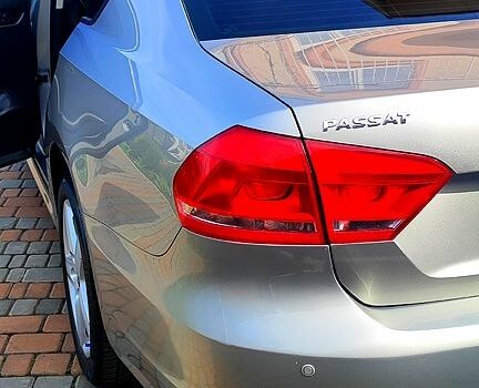 Серый Фольксваген Пассат, объемом двигателя 2.5 л и пробегом 295 тыс. км за 8999 $, фото 4 на Automoto.ua