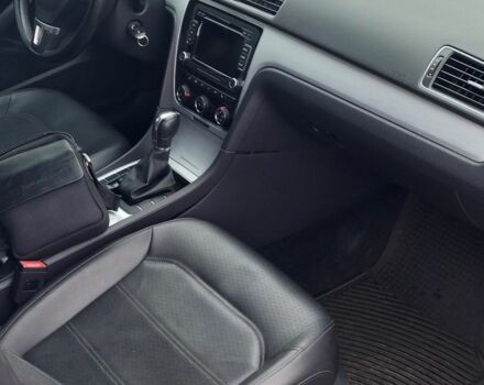 Серый Фольксваген Пассат, объемом двигателя 2.5 л и пробегом 196 тыс. км за 10500 $, фото 4 на Automoto.ua