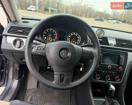 Сірий Фольксваген Пассат, об'ємом двигуна 2.5 л та пробігом 227 тис. км за 10800 $, фото 12 на Automoto.ua