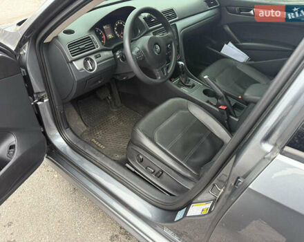 Сірий Фольксваген Пассат, об'ємом двигуна 2.5 л та пробігом 227 тис. км за 10800 $, фото 16 на Automoto.ua