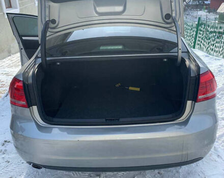 Серый Фольксваген Пассат, объемом двигателя 2.5 л и пробегом 228 тыс. км за 11099 $, фото 7 на Automoto.ua