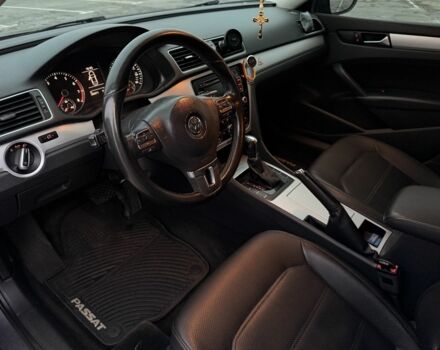 Серый Фольксваген Пассат, объемом двигателя 2.5 л и пробегом 280 тыс. км за 10000 $, фото 6 на Automoto.ua