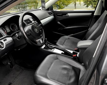 Серый Фольксваген Пассат, объемом двигателя 2.5 л и пробегом 195 тыс. км за 10700 $, фото 14 на Automoto.ua