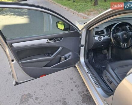 Серый Фольксваген Пассат, объемом двигателя 2.5 л и пробегом 222 тыс. км за 9999 $, фото 2 на Automoto.ua