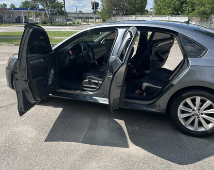 Серый Фольксваген Пассат, объемом двигателя 2.48 л и пробегом 275 тыс. км за 9500 $, фото 6 на Automoto.ua