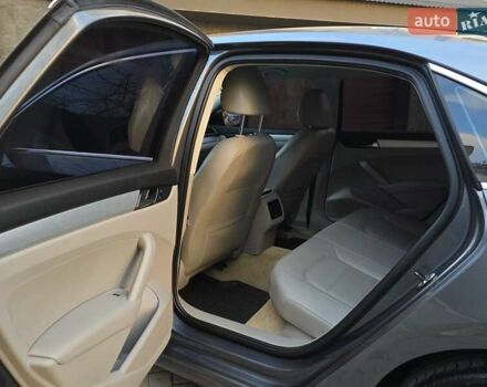 Серый Фольксваген Пассат, объемом двигателя 2.5 л и пробегом 241 тыс. км за 7450 $, фото 26 на Automoto.ua