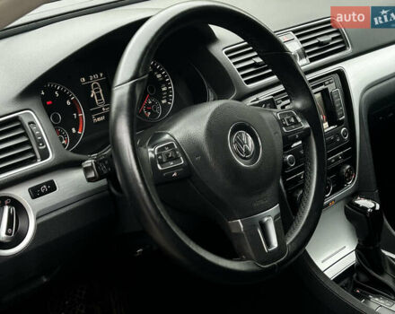 Серый Фольксваген Пассат, объемом двигателя 2.48 л и пробегом 254 тыс. км за 9800 $, фото 8 на Automoto.ua