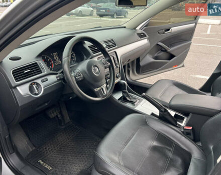 Сірий Фольксваген Пассат, об'ємом двигуна 2.48 л та пробігом 290 тис. км за 9300 $, фото 15 на Automoto.ua