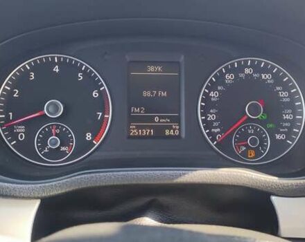 Серый Фольксваген Пассат, объемом двигателя 2.5 л и пробегом 251 тыс. км за 10999 $, фото 12 на Automoto.ua