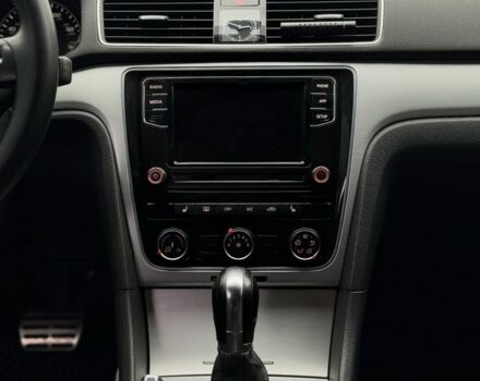 Серый Фольксваген Пассат, объемом двигателя 2.5 л и пробегом 245 тыс. км за 10600 $, фото 13 на Automoto.ua