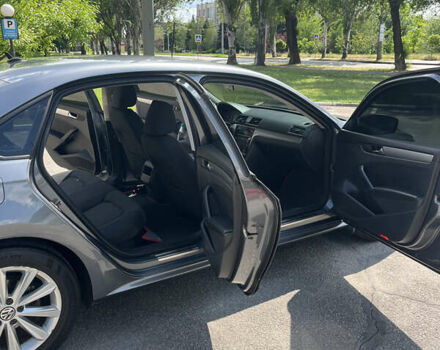 Серый Фольксваген Пассат, объемом двигателя 2.48 л и пробегом 275 тыс. км за 9500 $, фото 7 на Automoto.ua