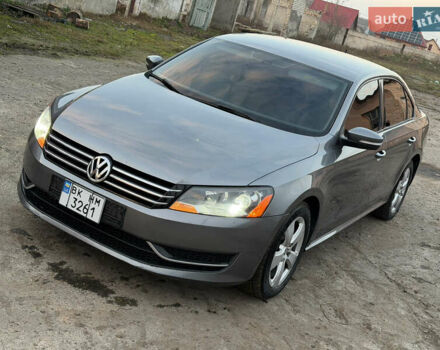 Серый Фольксваген Пассат, объемом двигателя 2.5 л и пробегом 225 тыс. км за 11000 $, фото 28 на Automoto.ua