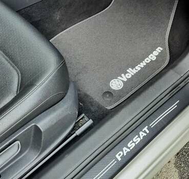 Серый Фольксваген Пассат, объемом двигателя 2.5 л и пробегом 219 тыс. км за 12000 $, фото 14 на Automoto.ua