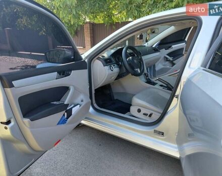 Серый Фольксваген Пассат, объемом двигателя 2.5 л и пробегом 165 тыс. км за 11499 $, фото 4 на Automoto.ua