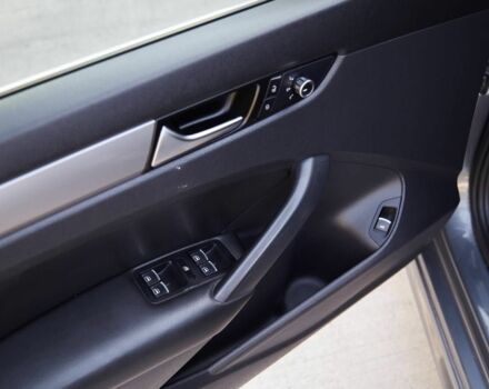 Серый Фольксваген Пассат, объемом двигателя 1.8 л и пробегом 190 тыс. км за 9700 $, фото 7 на Automoto.ua