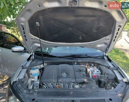 Серый Фольксваген Пассат, объемом двигателя 2.5 л и пробегом 165 тыс. км за 11499 $, фото 10 на Automoto.ua