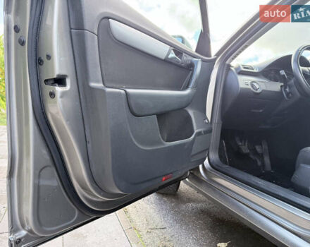 Серый Фольксваген Пассат, объемом двигателя 1.97 л и пробегом 247 тыс. км за 11500 $, фото 14 на Automoto.ua