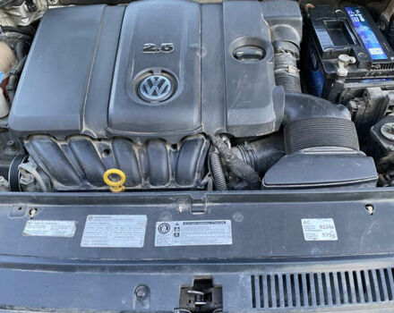 Сірий Фольксваген Пассат, об'ємом двигуна 2.5 л та пробігом 357 тис. км за 11500 $, фото 16 на Automoto.ua