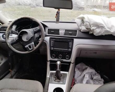 Серый Фольксваген Пассат, объемом двигателя 2.5 л и пробегом 210 тыс. км за 4200 $, фото 7 на Automoto.ua