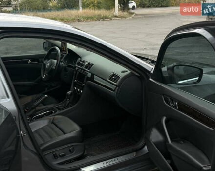 Серый Фольксваген Пассат, объемом двигателя 1.97 л и пробегом 234 тыс. км за 14000 $, фото 9 на Automoto.ua