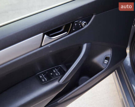 Сірий Фольксваген Пассат, об'ємом двигуна 1.8 л та пробігом 190 тис. км за 10000 $, фото 4 на Automoto.ua