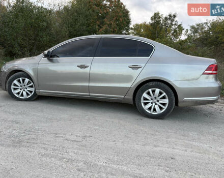 Фольксваген Пассат 2013 в Каменце-Подольском на Automoto.ua Серый Фольксваген Пассат, объемом двигателя 1.6 л и пробегом 270 тыс. км за 10500 $, фото 1 на Automoto.ua