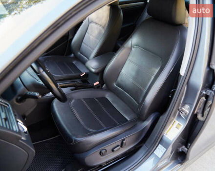 Сірий Фольксваген Пассат, об'ємом двигуна 1.8 л та пробігом 190 тис. км за 10000 $, фото 5 на Automoto.ua