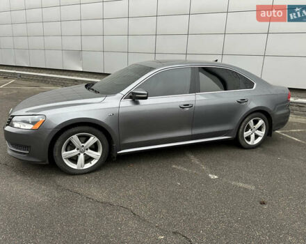 Сірий Фольксваген Пассат, об'ємом двигуна 2.5 л та пробігом 221 тис. км за 9800 $, фото 2 на Automoto.ua