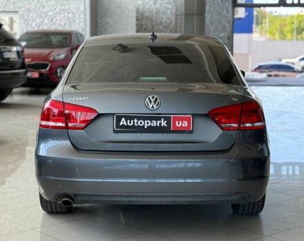 Серый Фольксваген Пассат, объемом двигателя 2.5 л и пробегом 217 тыс. км за 10640 $, фото 5 на Automoto.ua