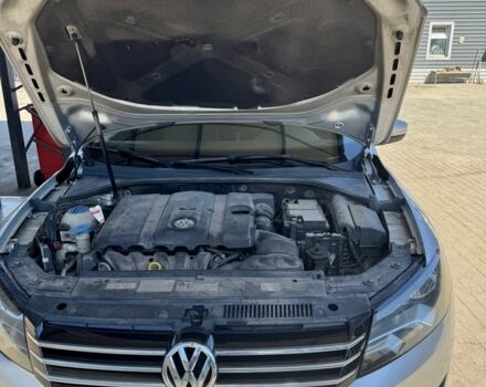 Фольксваген Пассат 2013 в Сумах на Automoto.ua Серый Фольксваген Пассат, объемом двигателя 2.5 л и пробегом 187 тыс. км за 10300 $, фото 9 на Automoto.ua