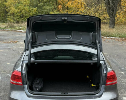 Серый Фольксваген Пассат, объемом двигателя 1.97 л и пробегом 234 тыс. км за 14000 $, фото 18 на Automoto.ua