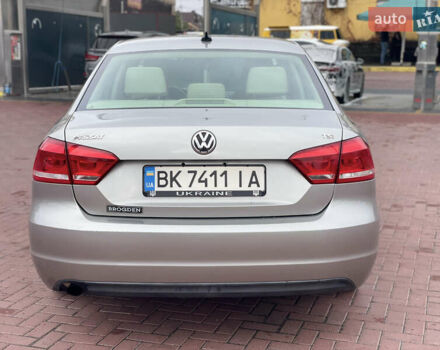 Серый Фольксваген Пассат, объемом двигателя 1.8 л и пробегом 165 тыс. км за 7999 $, фото 7 на Automoto.ua