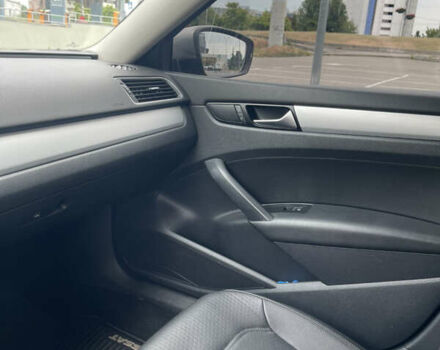 Сірий Фольксваген Пассат, об'ємом двигуна 2.5 л та пробігом 196 тис. км за 10500 $, фото 25 на Automoto.ua