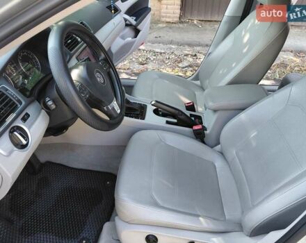 Серый Фольксваген Пассат, объемом двигателя 2.5 л и пробегом 165 тыс. км за 11499 $, фото 6 на Automoto.ua