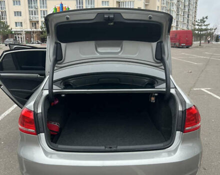 Серый Фольксваген Пассат, объемом двигателя 2.48 л и пробегом 177 тыс. км за 11400 $, фото 5 на Automoto.ua