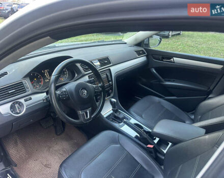 Серый Фольксваген Пассат, объемом двигателя 2.48 л и пробегом 207 тыс. км за 10700 $, фото 9 на Automoto.ua