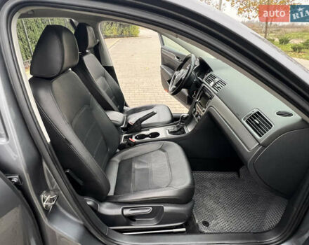 Сірий Фольксваген Пассат, об'ємом двигуна 2.5 л та пробігом 210 тис. км за 9700 $, фото 46 на Automoto.ua